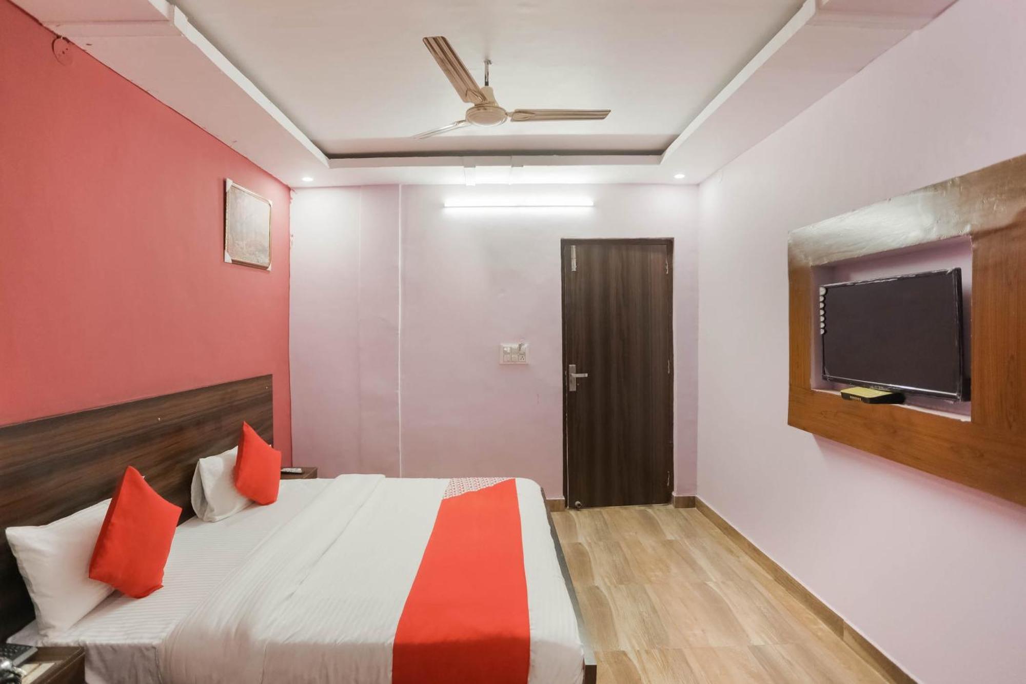 Hotel O Red Velvet Rooms & Banquet Faridabad Exterior foto
