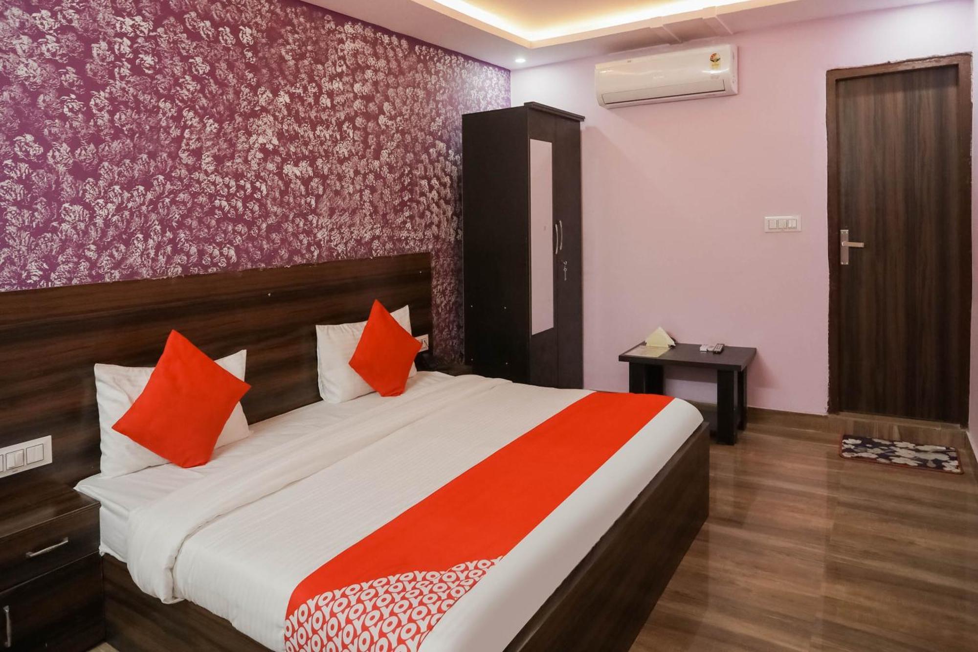 Hotel O Red Velvet Rooms & Banquet Faridabad Exterior foto